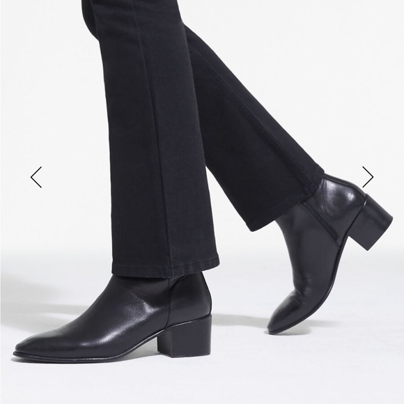 Stuart Weitzman Nero Cutoff Bootie